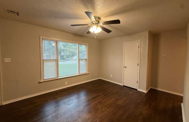 4509 S Handley - 2 Bedroom, 1 Bathroom with a 1-Car Garage Gallery 3