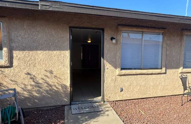 Refreshed 2 BR 2Ba Close to Hwy 95 Gallery 4