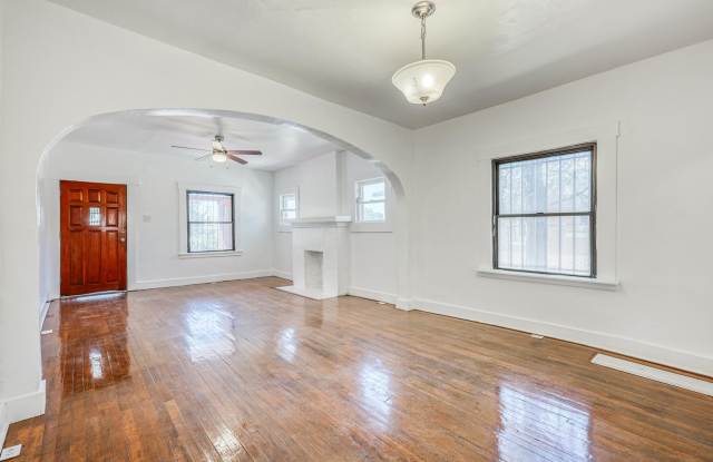 Beautiful completely remodeled  2 bedrooms, 1 bathroom, plus a versatile office, study, or small third bedroom. Central area Gallery 3
