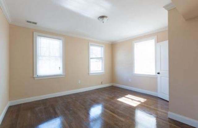 4801 Washington Gallery 4