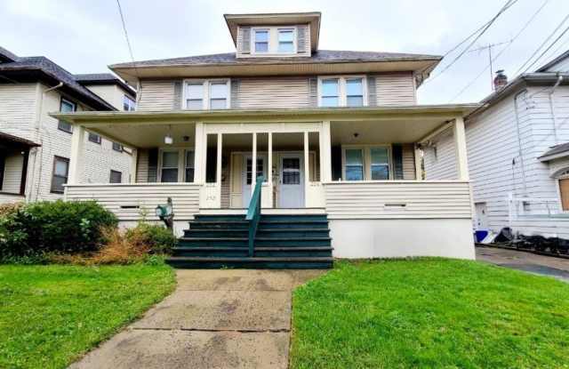 254 W Franklin St photos photos