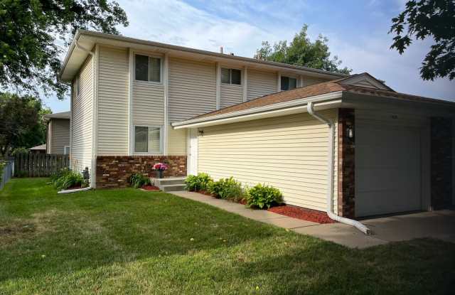 Spacious 2-Bedroom Millard Townhome with Attached Garage, Basement & Private Backyard Gallery 4