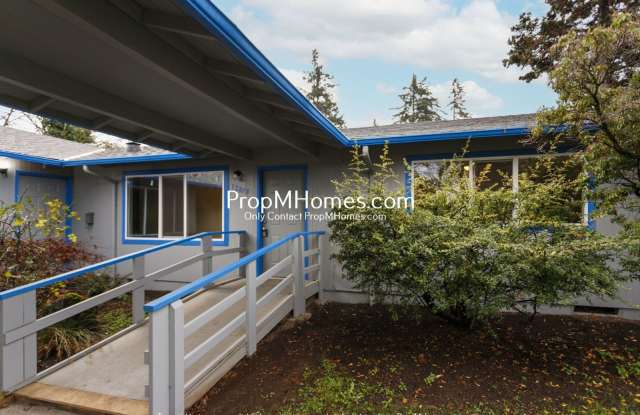 2-Bedroom Home W/ Parking and Modern Kitchen! *DEPOSIT SPECIAL* - 12808 Southeast 20th Avenue, Oak Grove, OR 97222