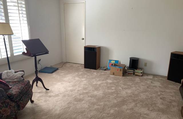 19227 Index St Unit 6 Gallery 3