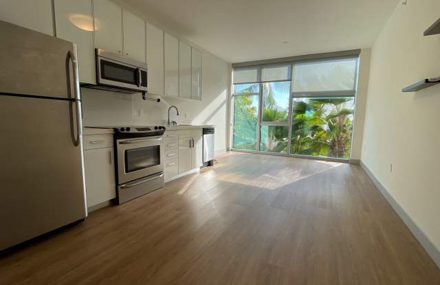 Super Convenient Studio in the Heart of Kakaako Gallery 1