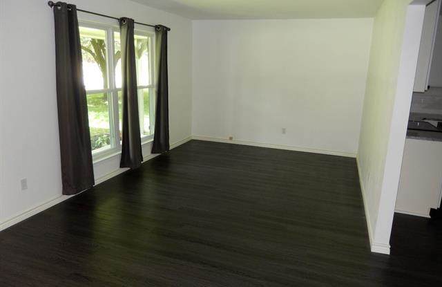 407 S Weatherred Drive Gallery 3