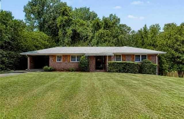 4455 Hillpine Road Gallery 1