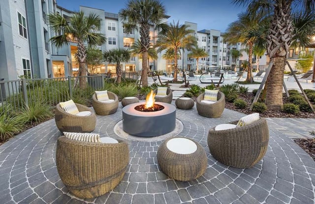 Aurora on the Trail - Apartments & Townhomes Gallery 2