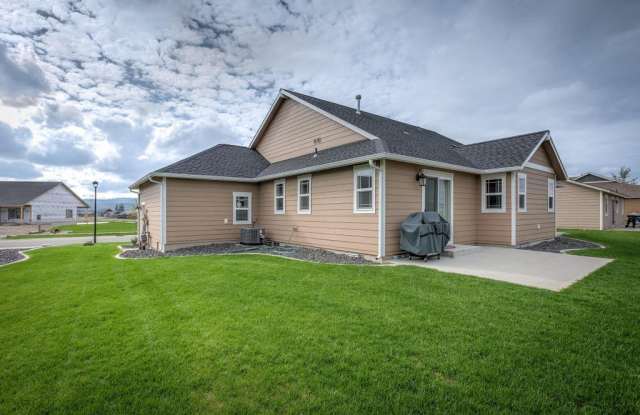Radiant lake - 3 Bedroom Home Gallery 3