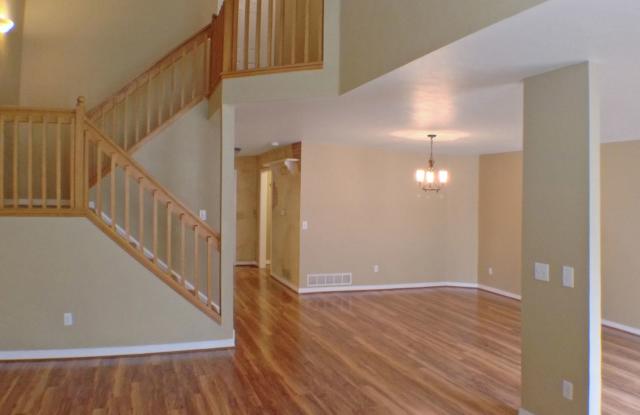 10605 W Dumbarton Circle Unit B - 10605 West Dumbarton Circle, Dakota Ridge, CO 80127