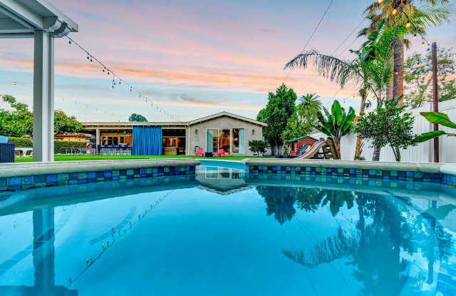 5817 Ranchito Ave photos photos