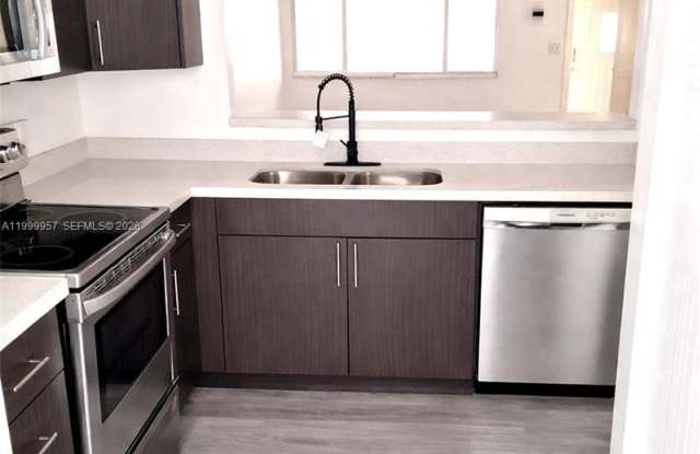 2831 Pierce St - 2831 Pierce Street, Hollywood, FL 33020 2831 Pierce St - 2831 Pierce Street, Hollywood, FL 33020