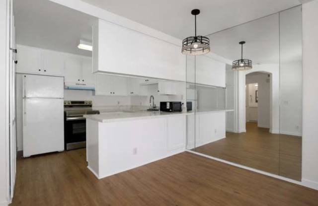 6815 Remmet Ave Gallery 1