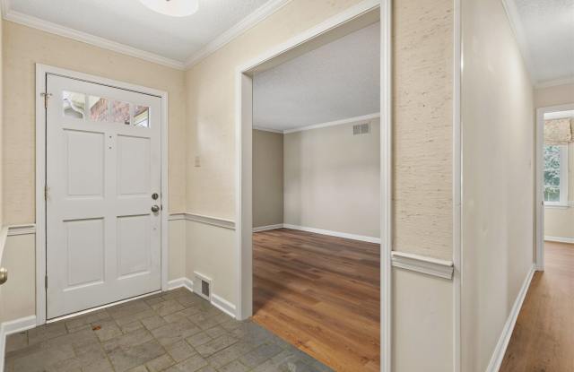 8604 SANDPOINT Dr Gallery 4