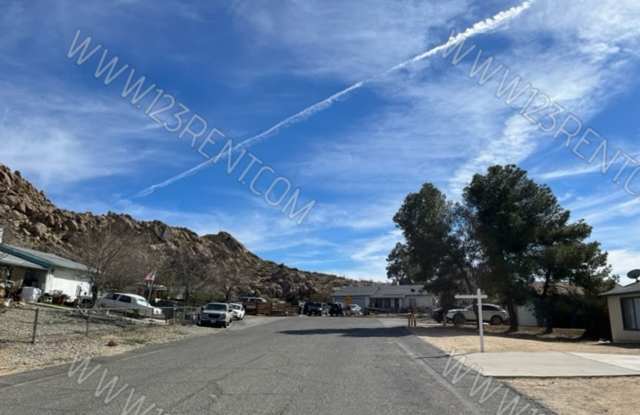 Lake Los Angeles 4 Bed / 2 Bath on a Half Acre, RV Space, 2-Car Garage, Vouchers Welcome Gallery 3