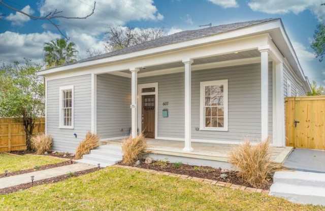 607 Burnet Street Gallery 3