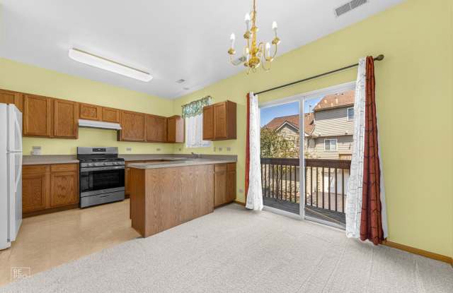 Grayslake Rental!  2 Bedroom 2.5 Bathroom Townhome!  Cherry Creek Subdivision! Gallery 3