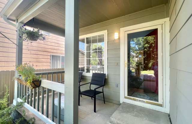 Big, Charming 4 Bedroom 2.5 Bathroom in Rock Creek! AVAILABLE NOW! $500 Off 1st Month's Rent Gallery 3