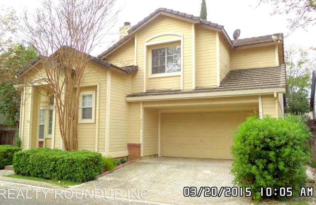 9556 Sunlight Ln - 9556 Sunlight Lane, Elk Grove, CA 95758