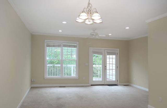 926 Edgewater Circle Gallery 2