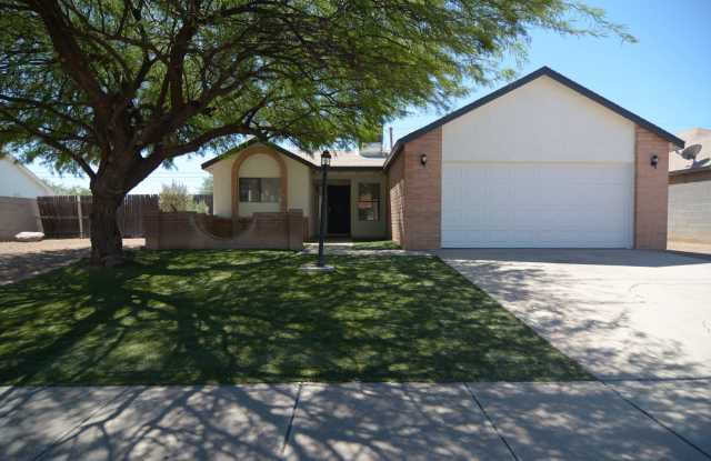 Updated 3  Bedroom 2 Bath Home! Located in Convenient South Tucson Location! photos photos