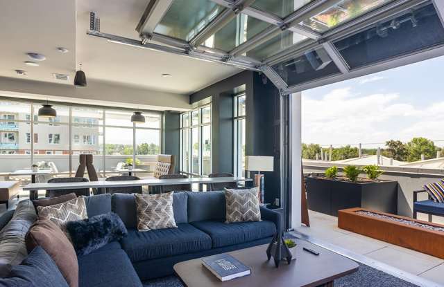 Railside at Wadsworth Station photos photos