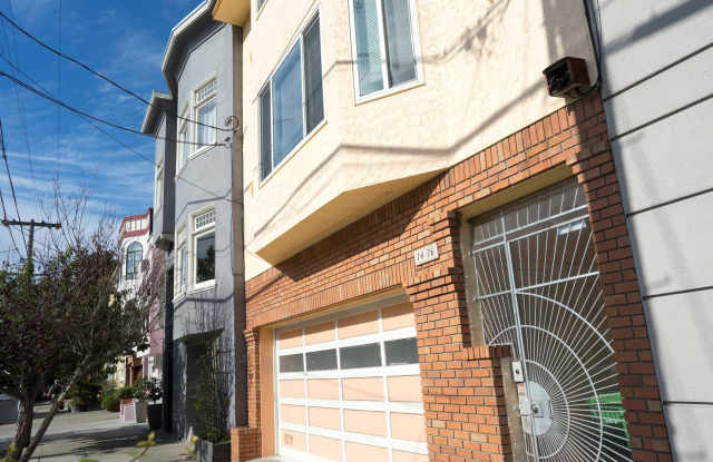 Mid-floor Flat in a duplex located in the Inner Richmond / Laurel Heights. photos photos