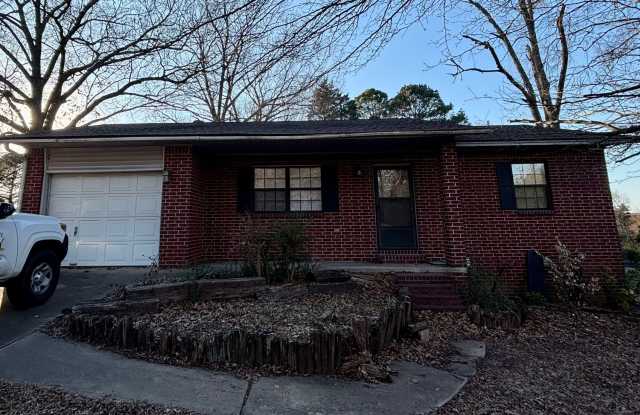 Introducing a charming 2-bedroom, 1-bathroom house in the desirable location of Russellville, AR. photos photos