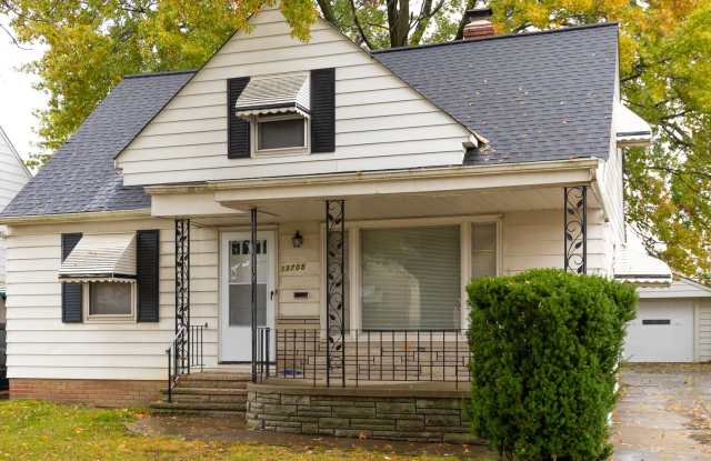 13705 Oakview Blvd - 13705 Oakview Boulevard, Garfield Heights, OH 44125
