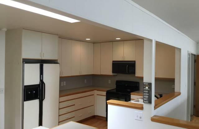 Lake Stevens waterfront 4 Bedroom 2 Bath Home with a view on the water! Gallery 4