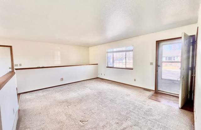Great 3 bedroom 2 bath Ranch home with full finished basement, 1 car garage & large fenced backyard in Windsor, CO Gallery 4