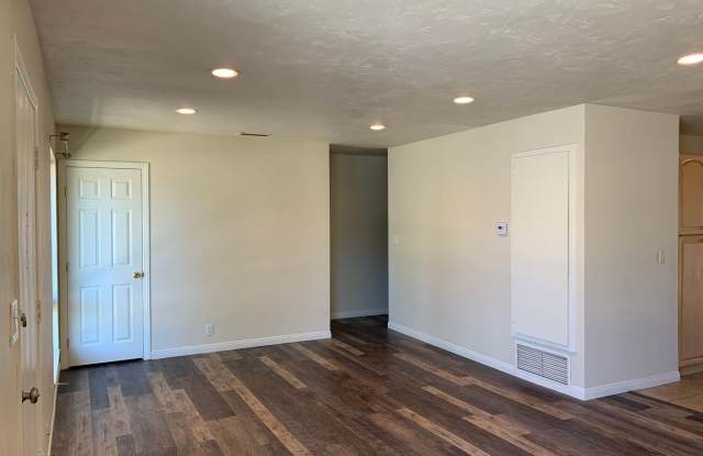 3014 Cottonwood Court Gallery 2