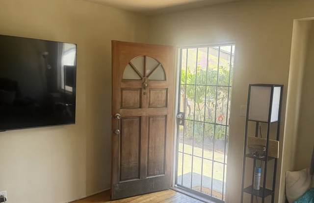229 North Buena Vista Street Gallery 4