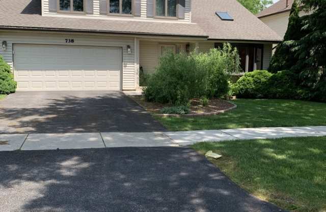738 Kristy Lane - 738 Kristy Lane, Wheeling, IL 60090