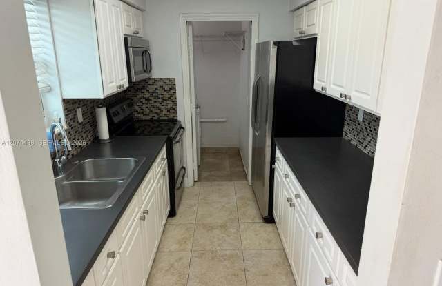 1000 NW 76th Terrace, Pembroke Pines, FL 33024 - 5221 photos photos