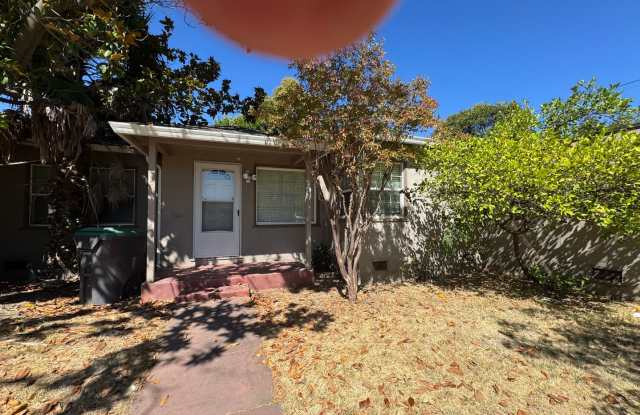 Nice Two Bed, One Bath Duplex In Central Stockton photos photos
