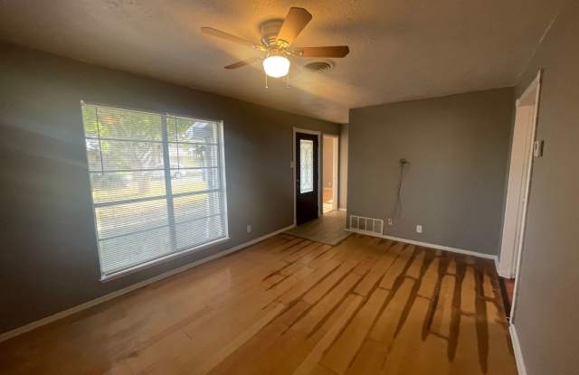 Move-in special 1/2 off first months rent Gallery 4
