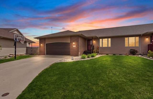 5904 South Mandy Circle - 5904 South Mandy Circle, Sioux Falls, SD 57106