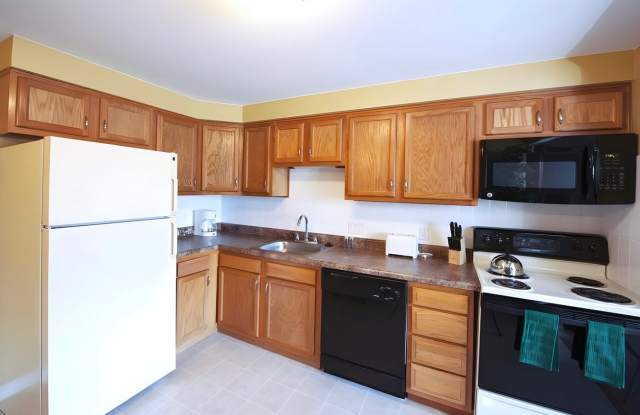 Hallmark Village Apartments Gallery 4