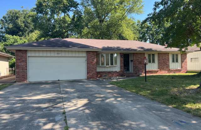 3 Bedroom, 2 Bathroom Close To Everything! photos photos