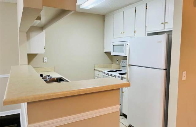 116 N Springview Gallery 3