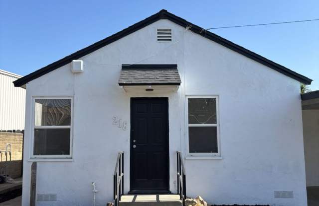 Available Now! Charming One Bedroom, One Bath House photos photos