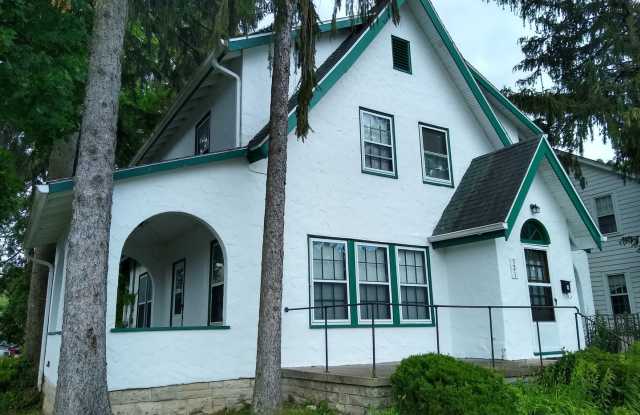 H01 - 321 S Eagleson Gallery 3