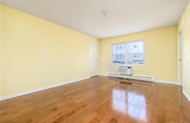35 Fairfield Avenue Gallery 4