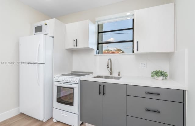 8421 SW 27th Ter photos photos