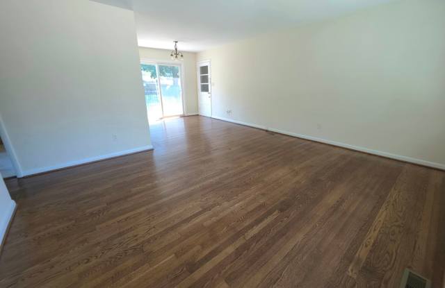 Move In Ready 3 Bedroom Ranch! Gallery 3
