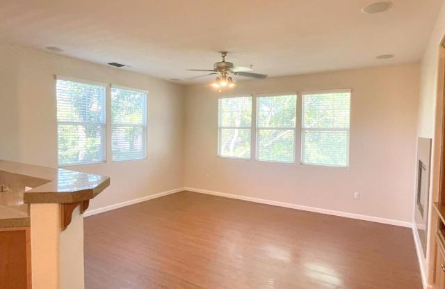 Beautiful Townhouse in Shelbourne at Windemere! Top Schools! Gallery 4