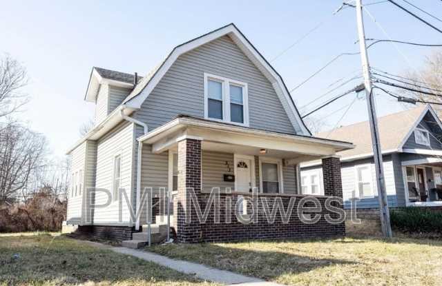 323 W 40th St photos photos