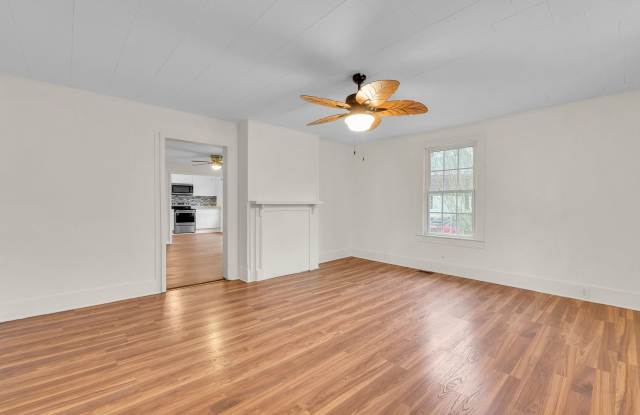 Charming 2-Bedroom Home in Arcadia with Updated Kitchen and Fenced Backyard! Gallery 4