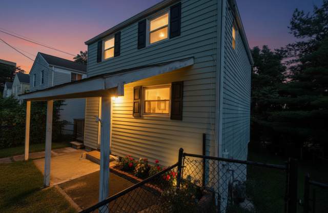 COMING SOON! This is a Lease-to-Own – Not a typical rental. New Year, New Home, $500 Off! Quaint home with flexible layout, updated kitchen, and a private-feeling backyard in convenient Westwood photos photos